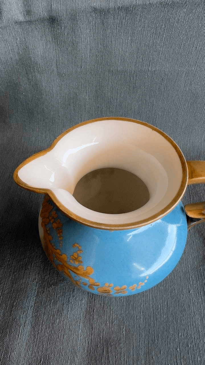 Фарфоровый кувшин (молочник) с жанровой сценой, Европа, изображение 4 из 7