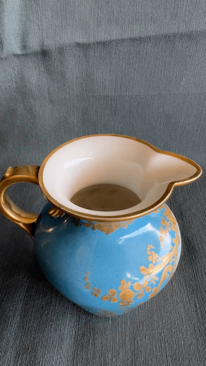 Фарфоровый кувшин (молочник) с жанровой сценой, Европа, изображение 5 из 7