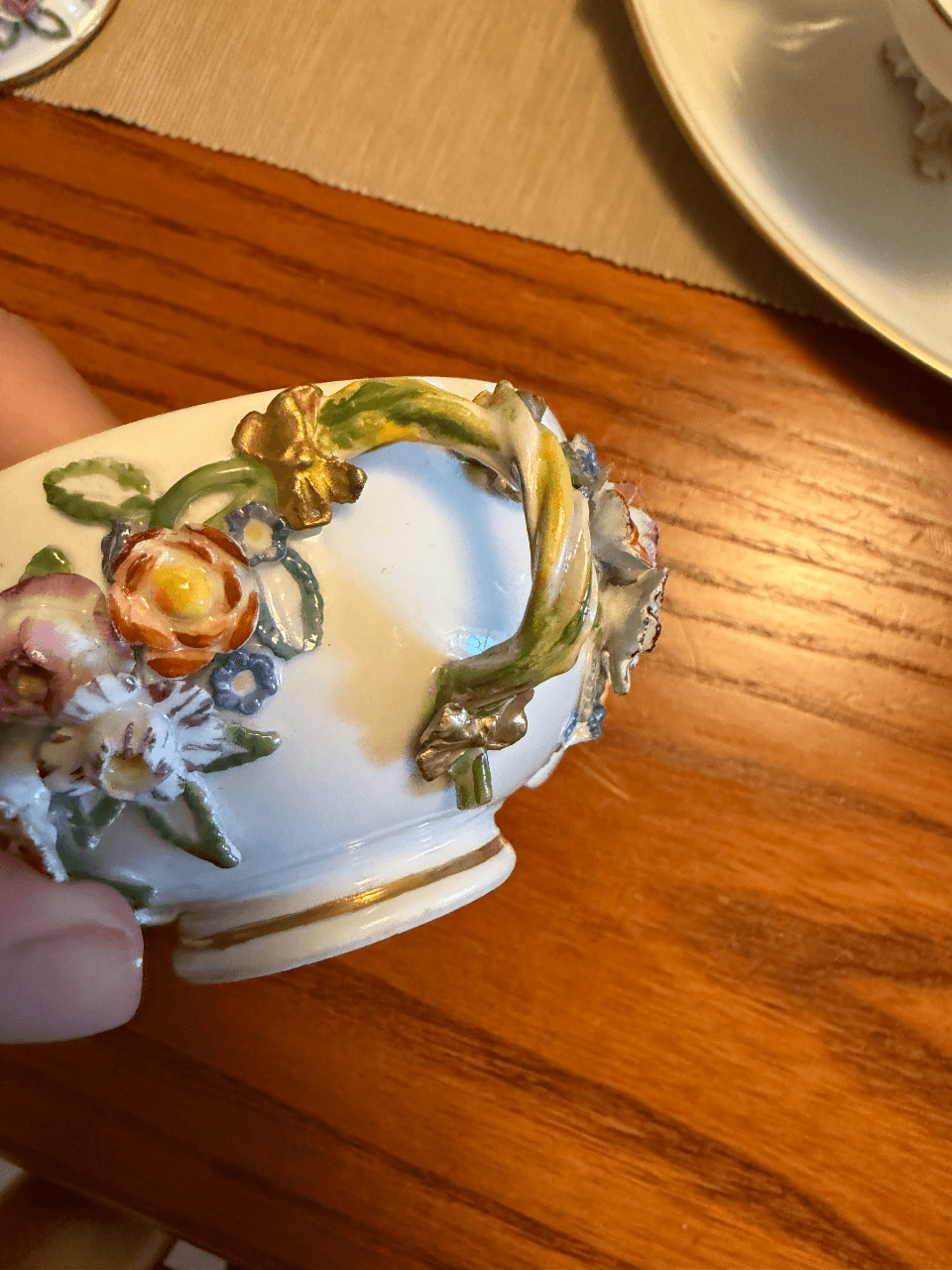 Фарфоровая чашка Meissen с лепными цветами, 1850, изображение 2 из 8