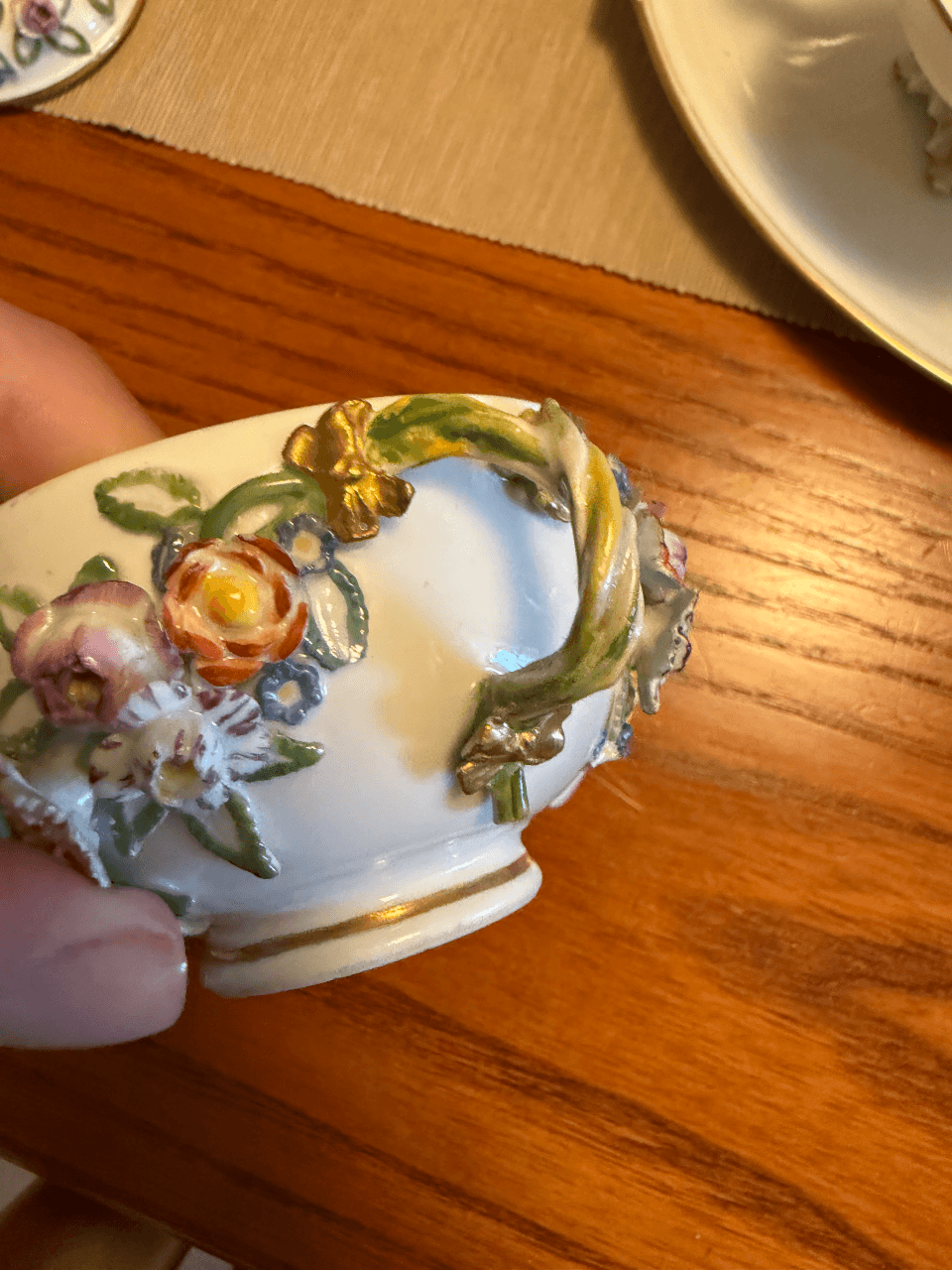 Фарфоровая чашка Meissen с лепными цветами, 1850, изображение 3 из 8