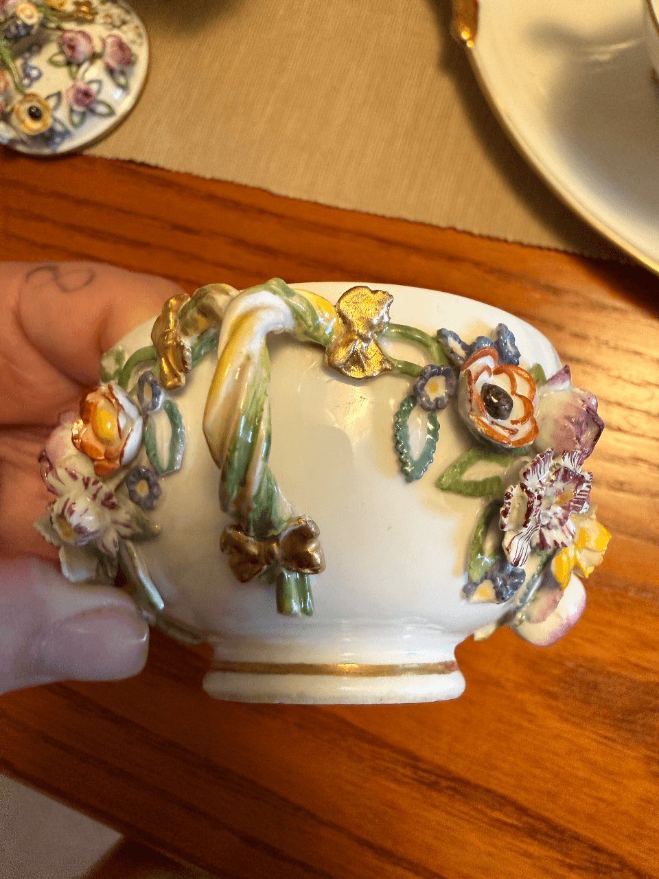 Фарфоровая чашка Meissen с лепными цветами, 1850, изображение 4 из 8