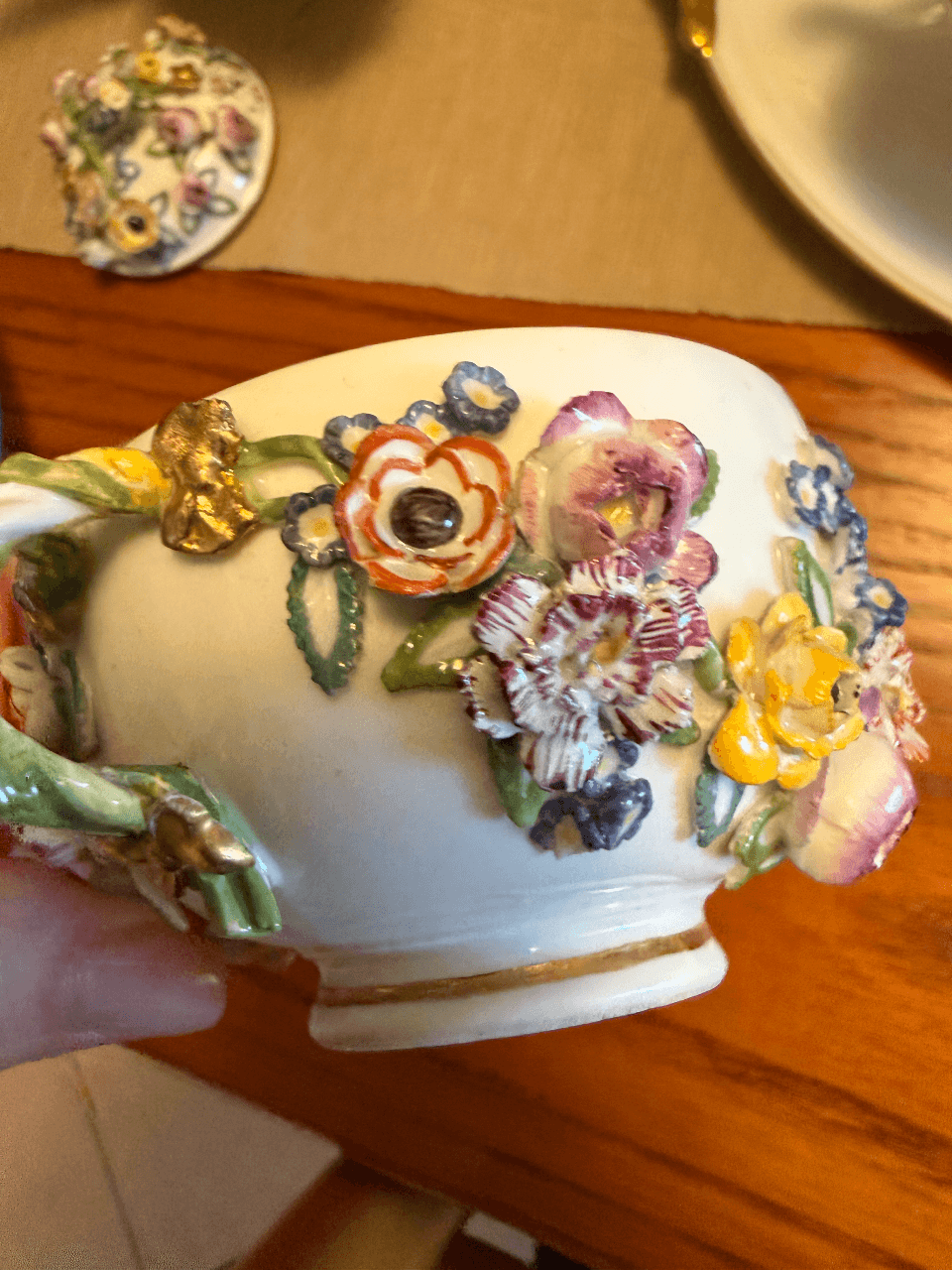 Фарфоровая чашка Meissen с лепными цветами, 1850, изображение 6 из 8